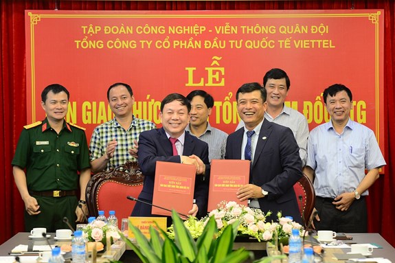 Lễ bàn giao chức danh Tổng giám đốc  Viettel Global. Ảnh: Lê Mai.